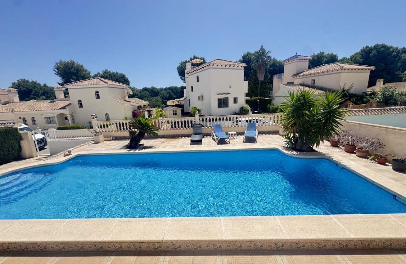 Resale - Villa -
Las Ramblas Golf