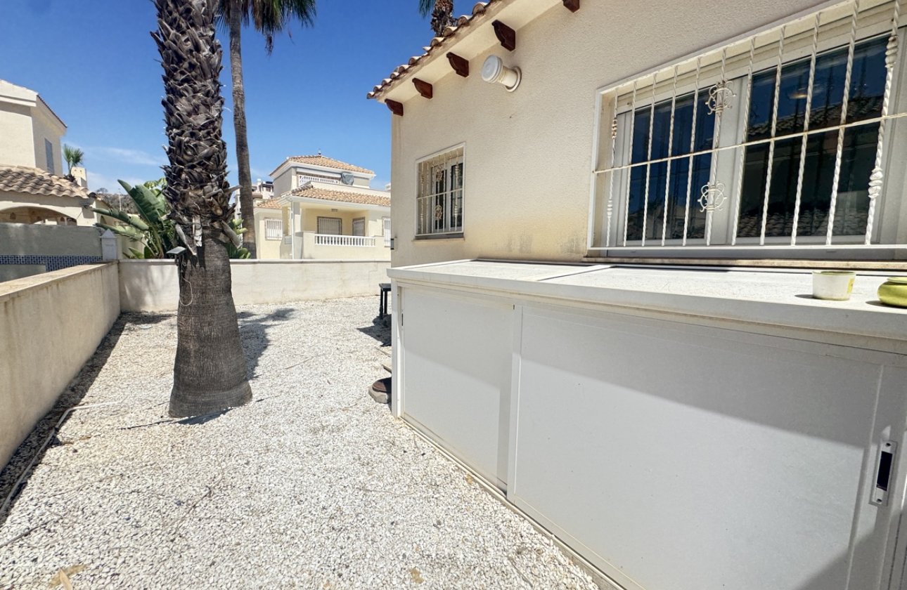 Resale - Villa -
Las Ramblas Golf