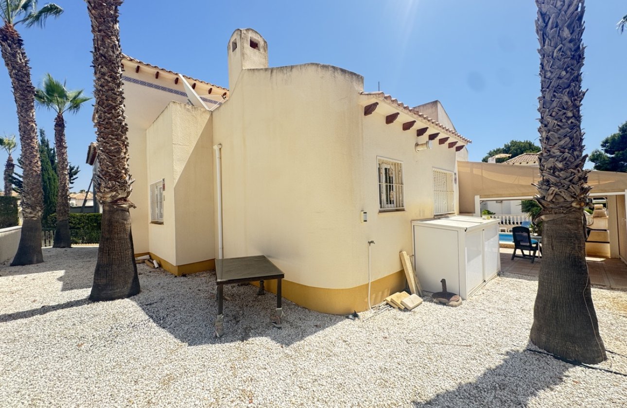 Resale - Villa -
Las Ramblas Golf