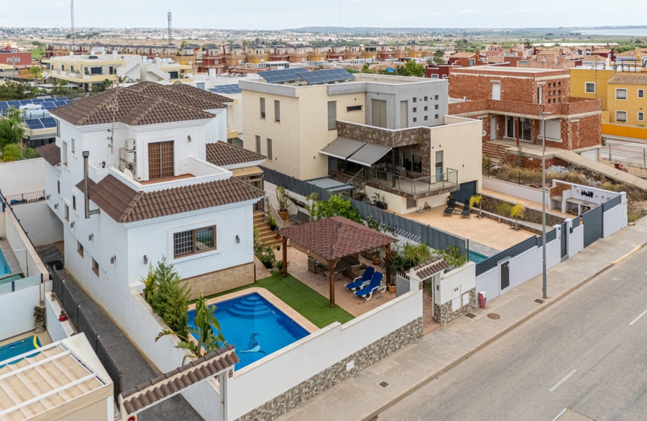 Resale - Villa -
Los Montesinos - Los Montesinos Centro