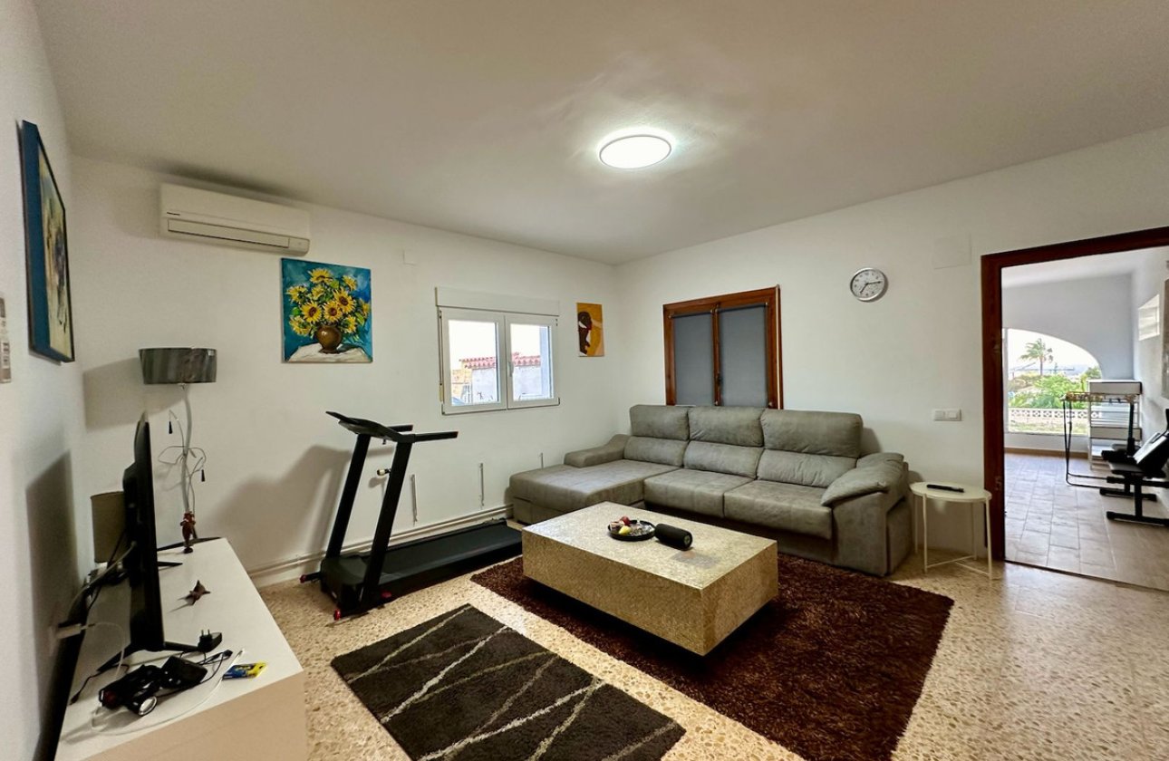 Resale - Villa -
Novelda - Estación