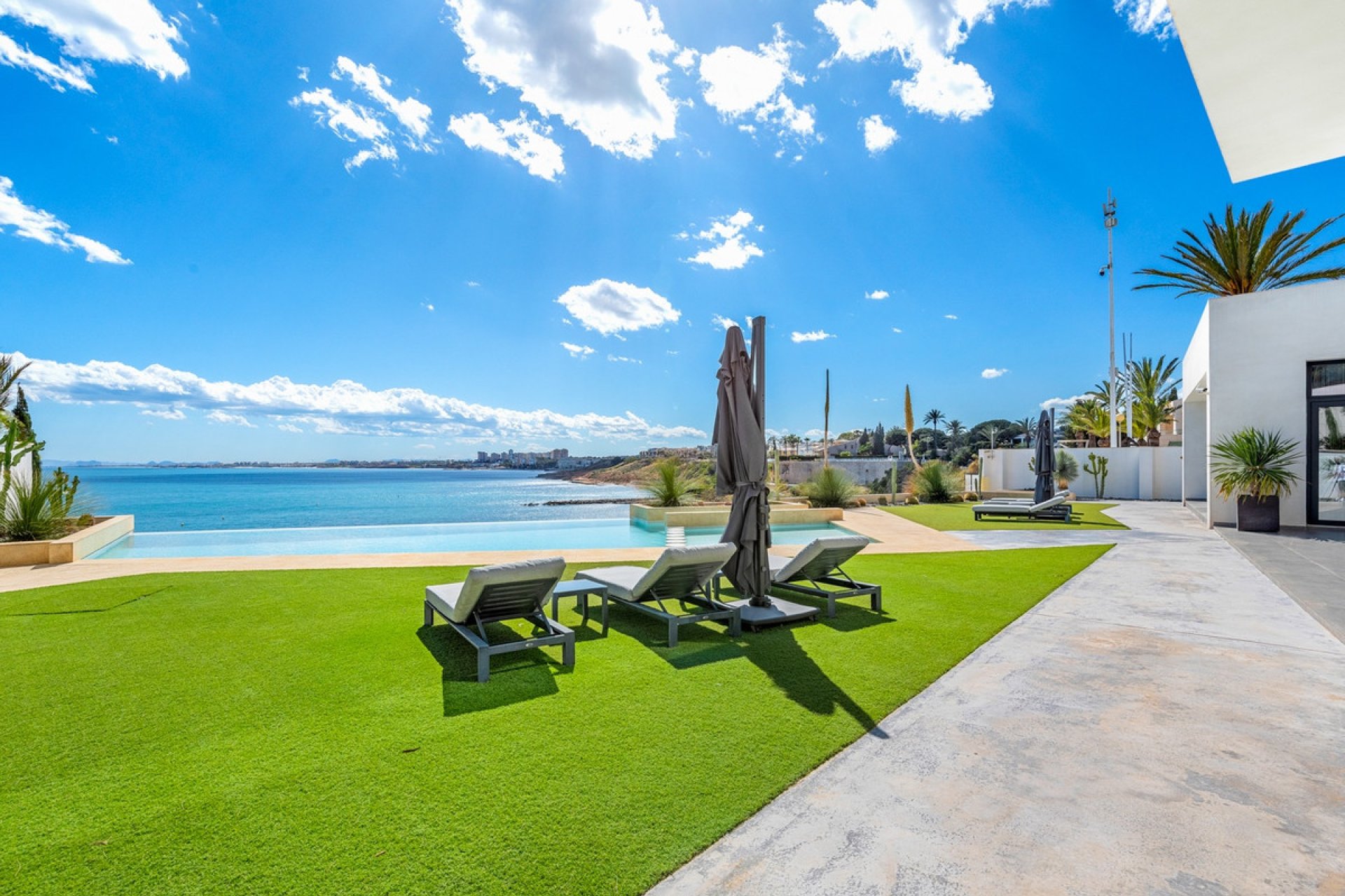 Resale - Villa -
Orihuela - Cabo Roig