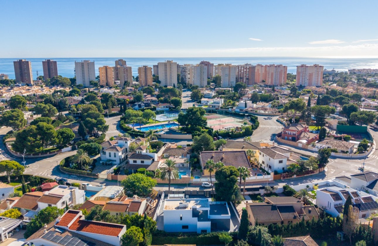 Resale - Villa -
Orihuela - Campoamor