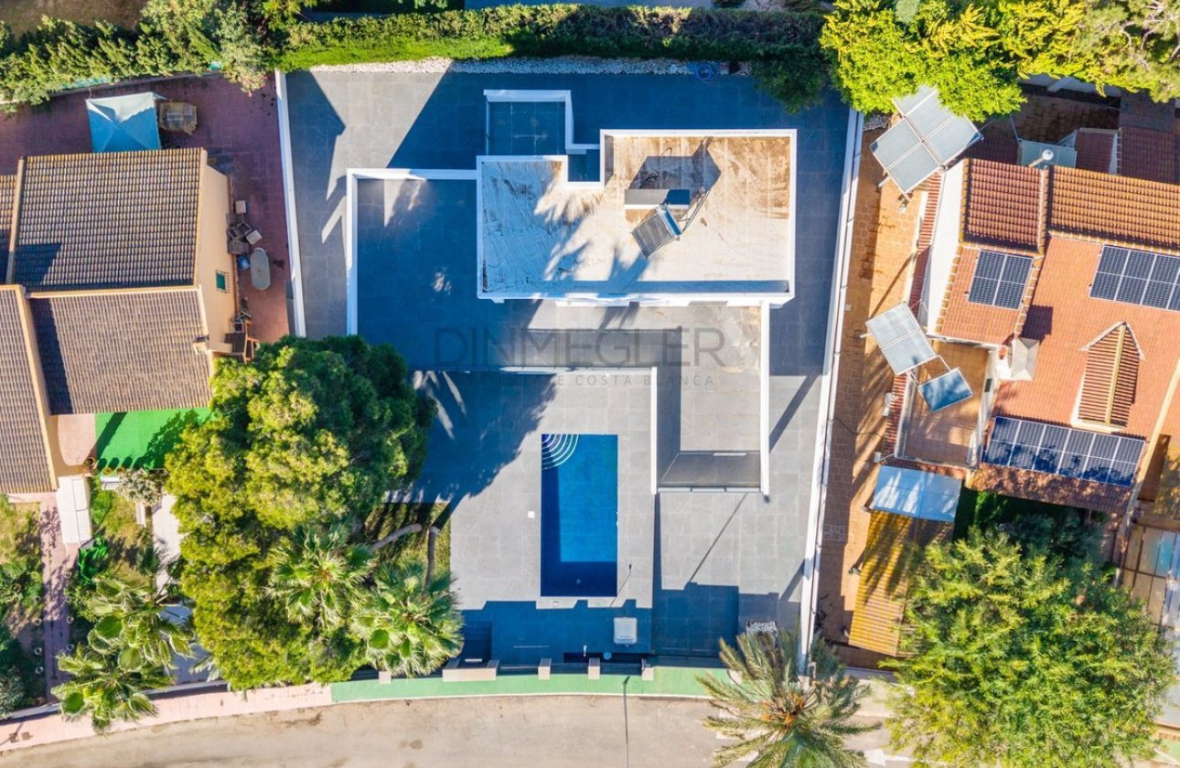 Resale - Villa -
Orihuela - Campoamor