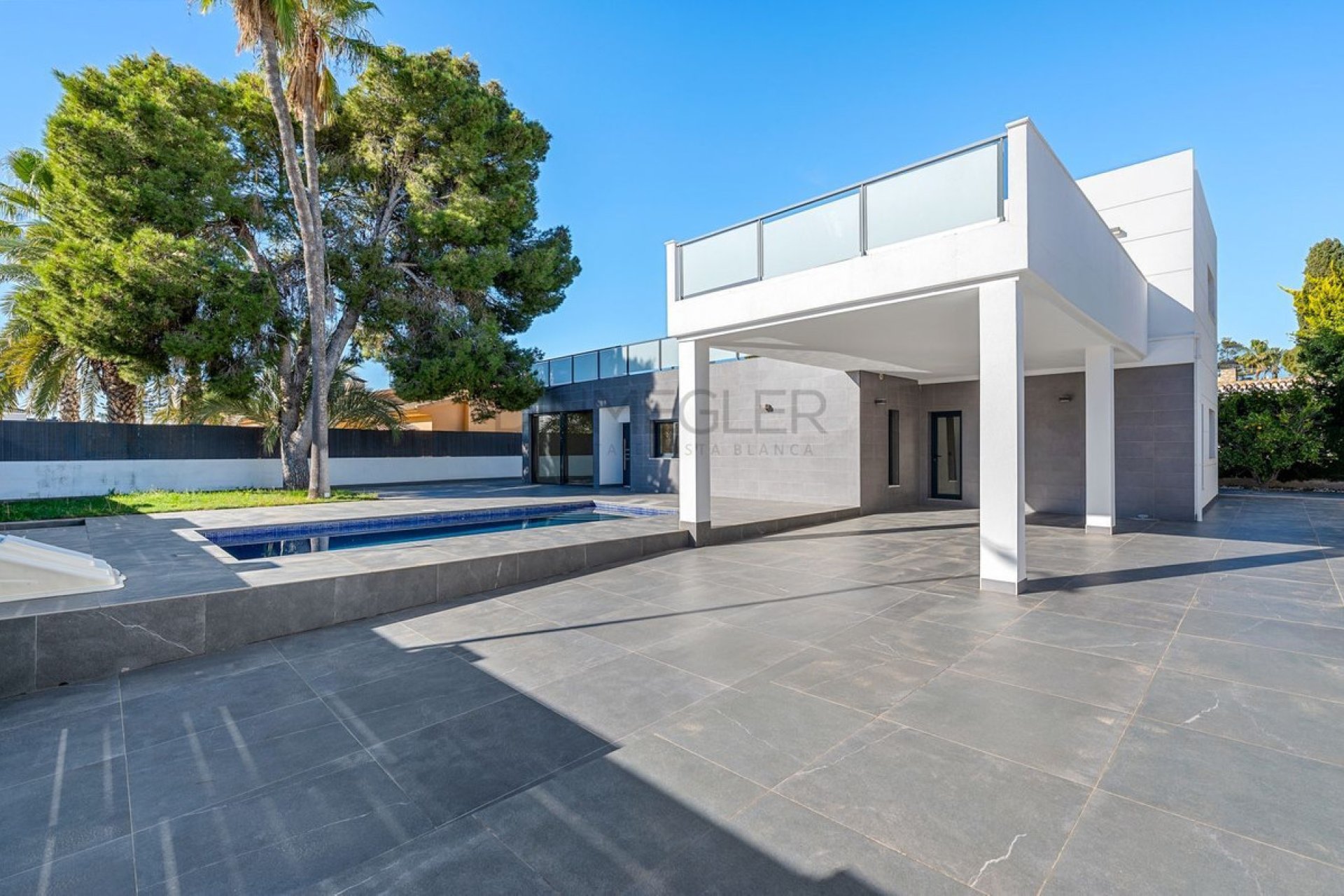 Resale - Villa -
Orihuela - Campoamor