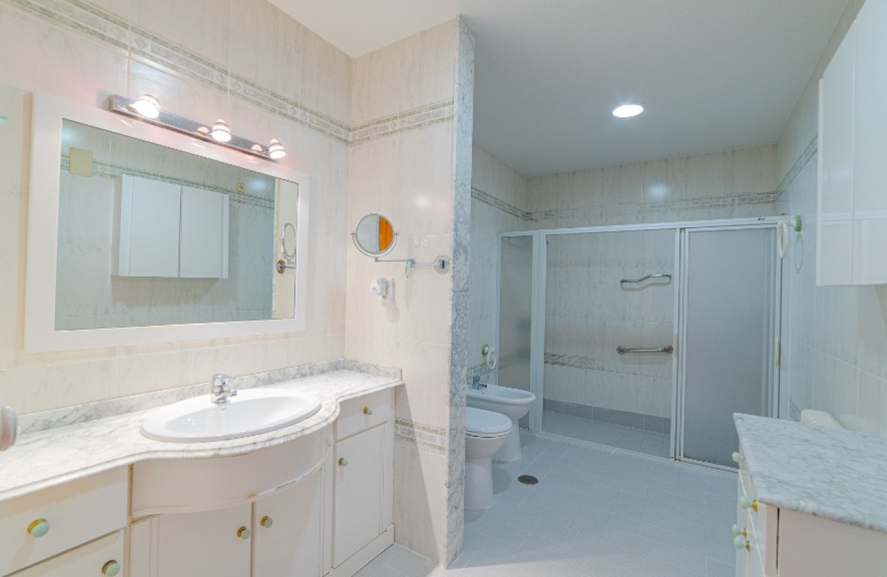 Resale - Villa -
Orihuela - Campoamor