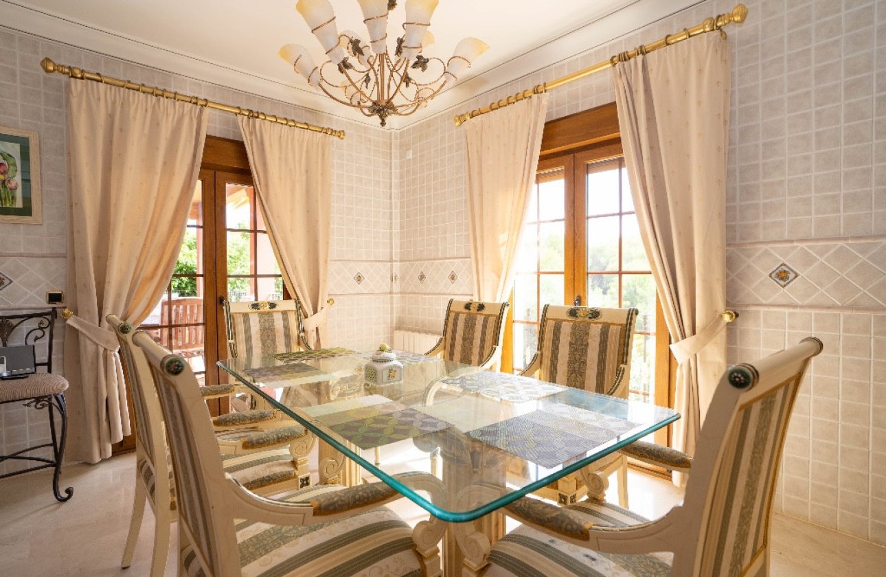 Resale - Villa -
Orihuela - Campoamor