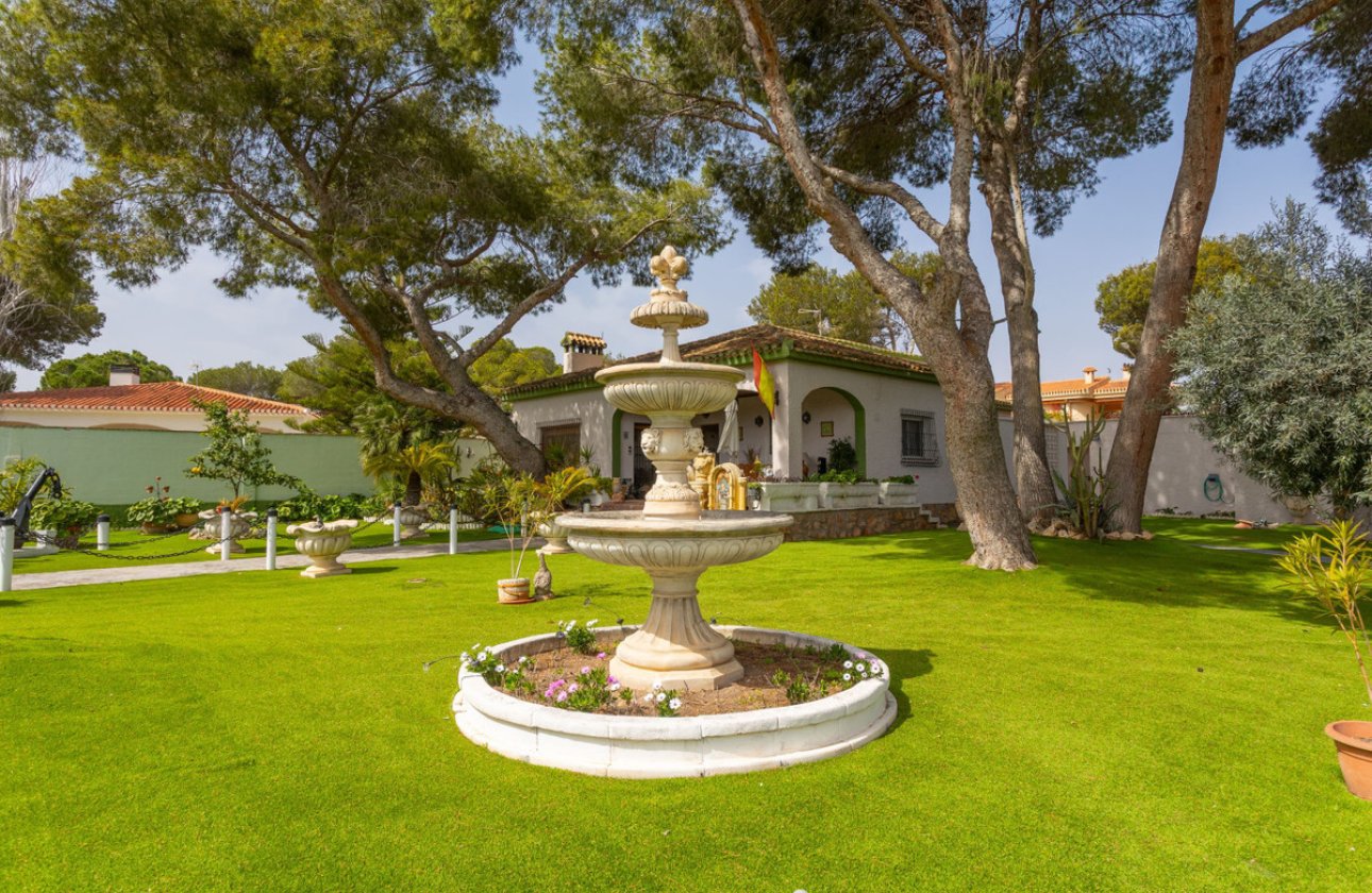 Resale - Villa -
Orihuela - Campoamor