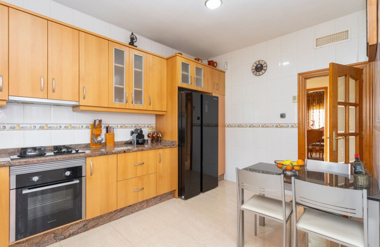 Resale - Villa -
Orihuela - Campoamor