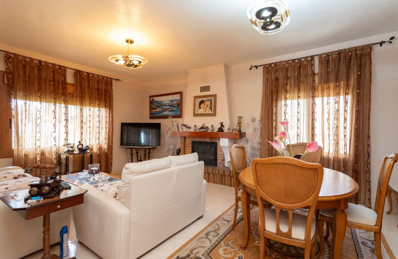 Resale - Villa -
Orihuela - Campoamor