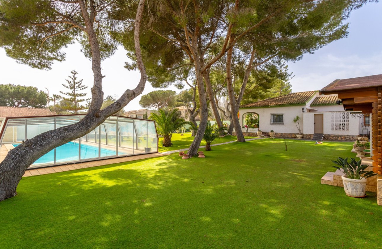 Resale - Villa -
Orihuela - Campoamor