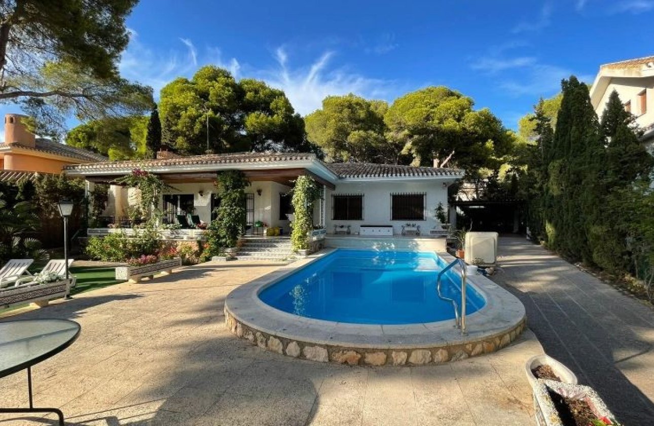 Resale - Villa -
Orihuela - Campoamor