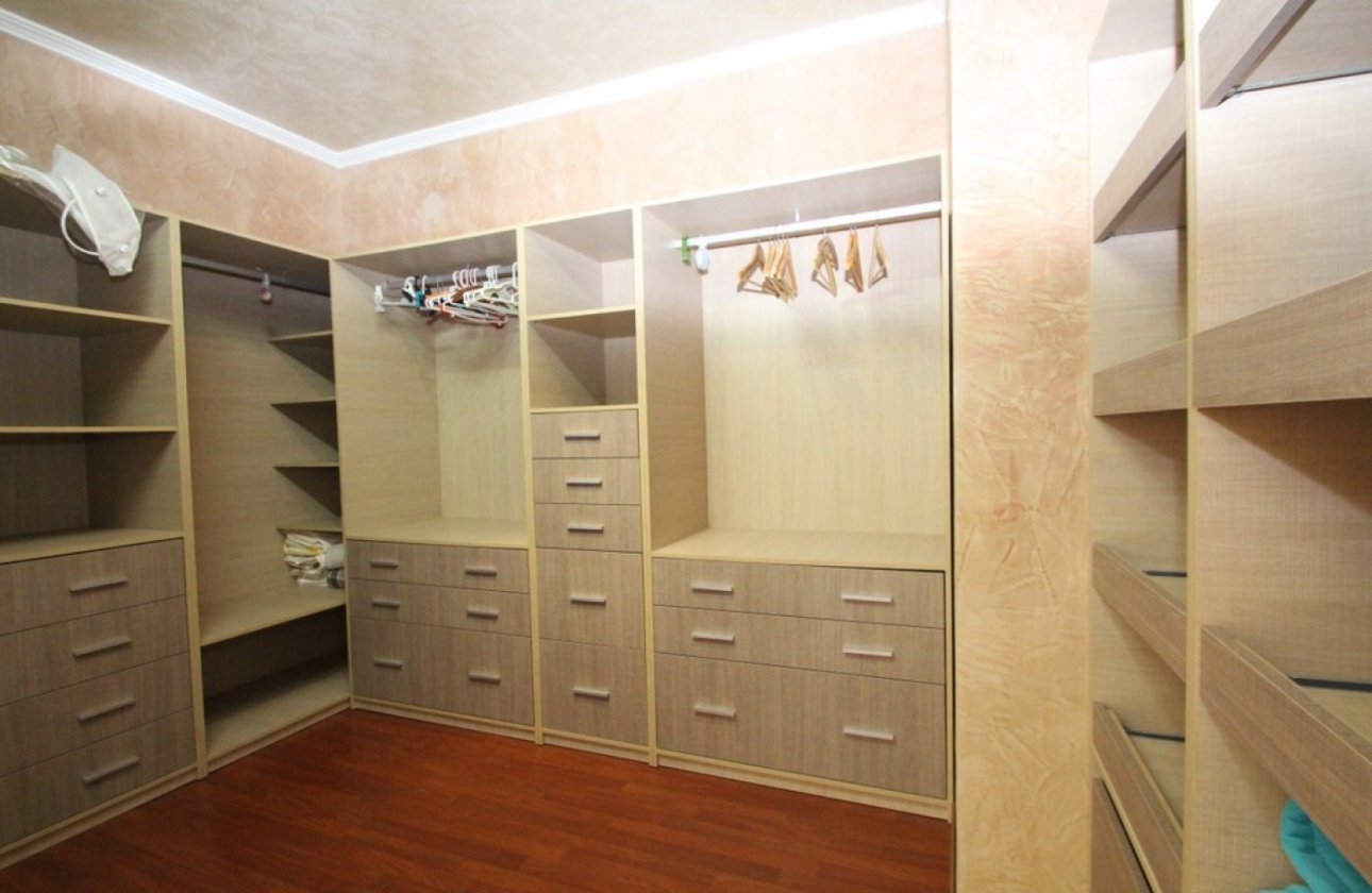 Resale - Villa -
Orihuela Costa - Cabo Roig