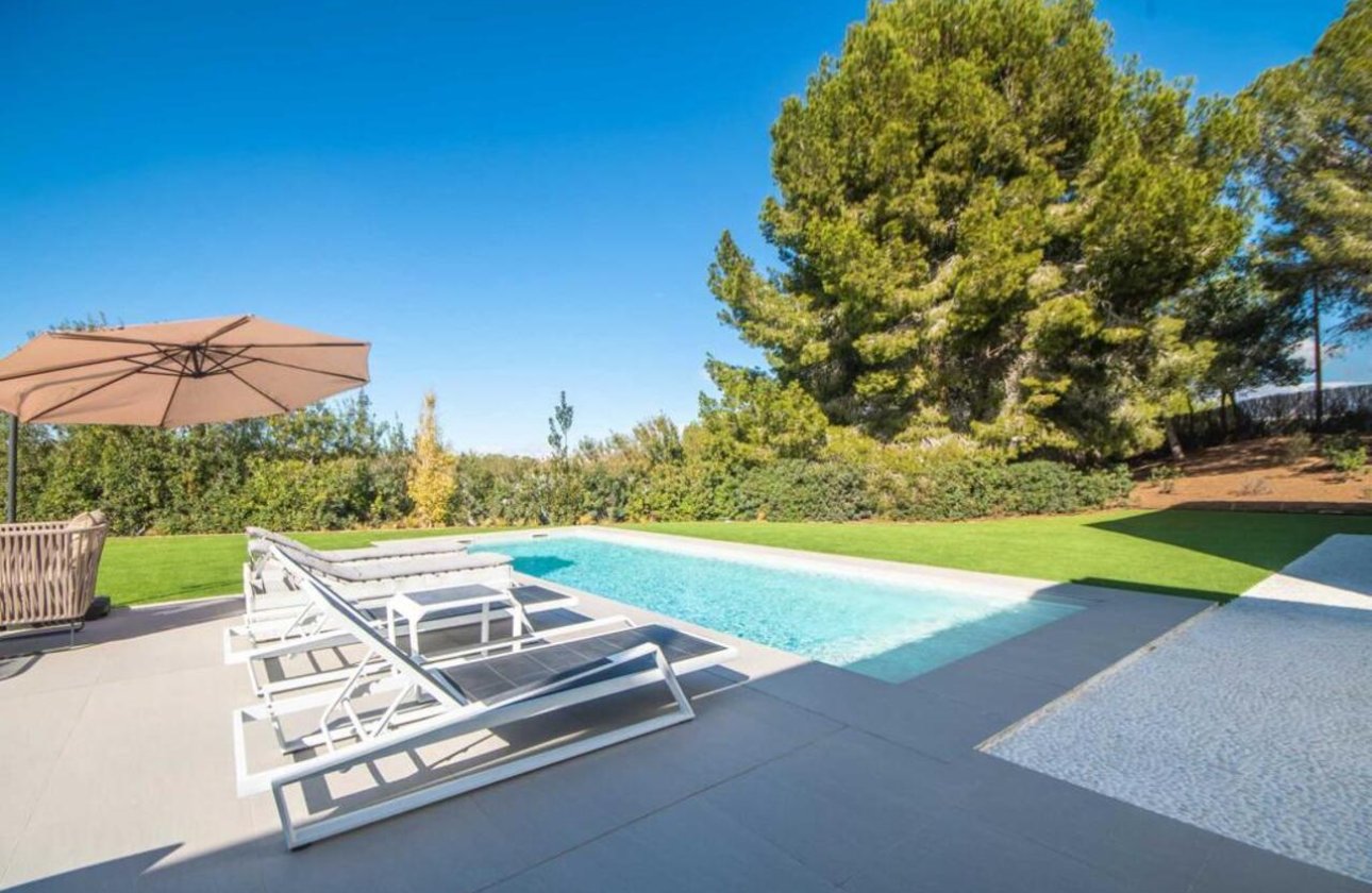 Resale - Villa -
Orihuela Costa - Las Colinas Golf