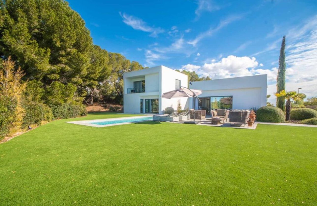 Resale - Villa -
Orihuela Costa - Las Colinas Golf