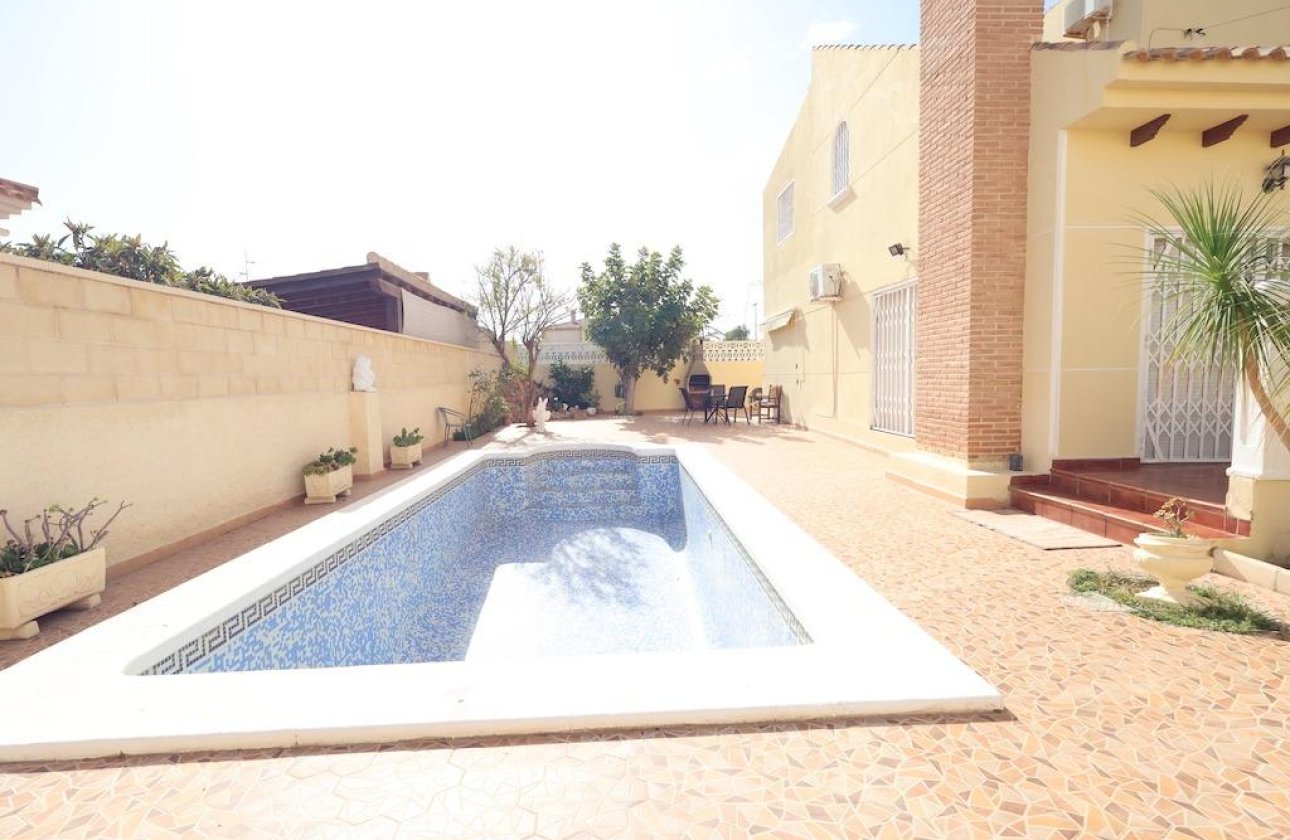 Resale - Villa -
Orihuela Costa - Playa Flamenca