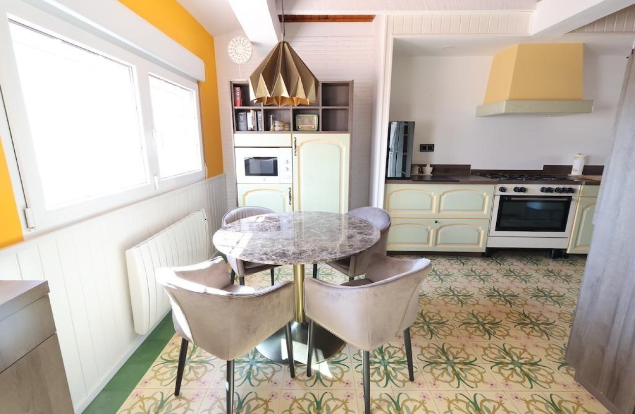 Resale - Villa -
Orihuela Costa - Villamartín