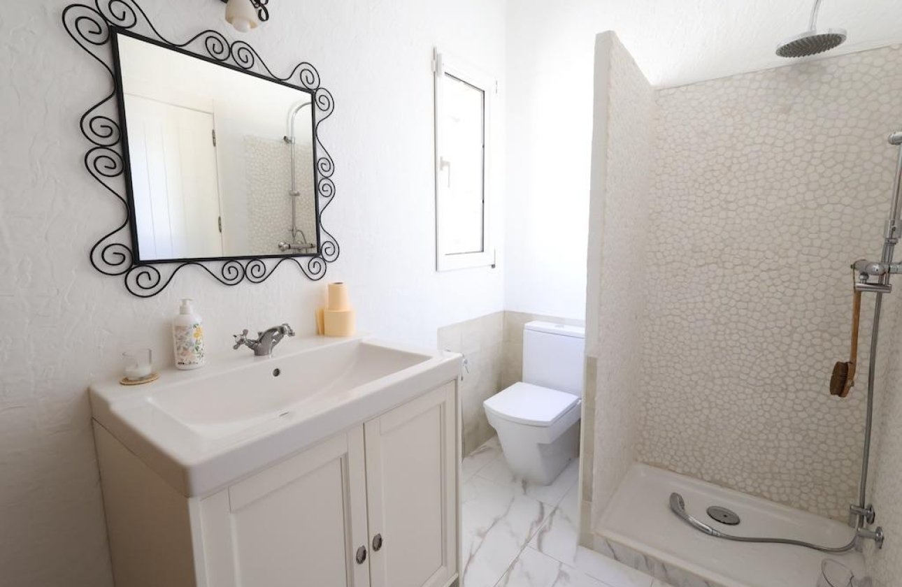 Resale - Villa -
Orihuela Costa - Villamartín