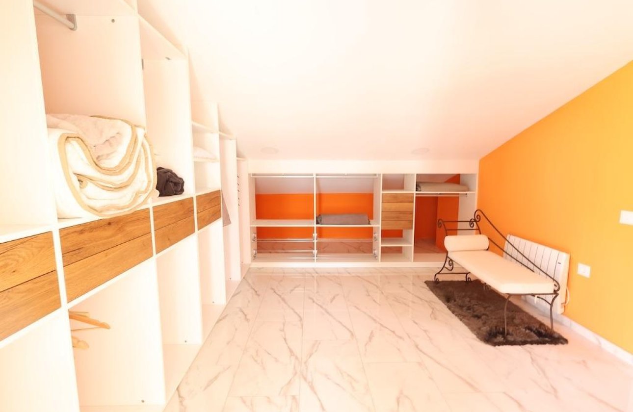 Resale - Villa -
Orihuela Costa - Villamartín