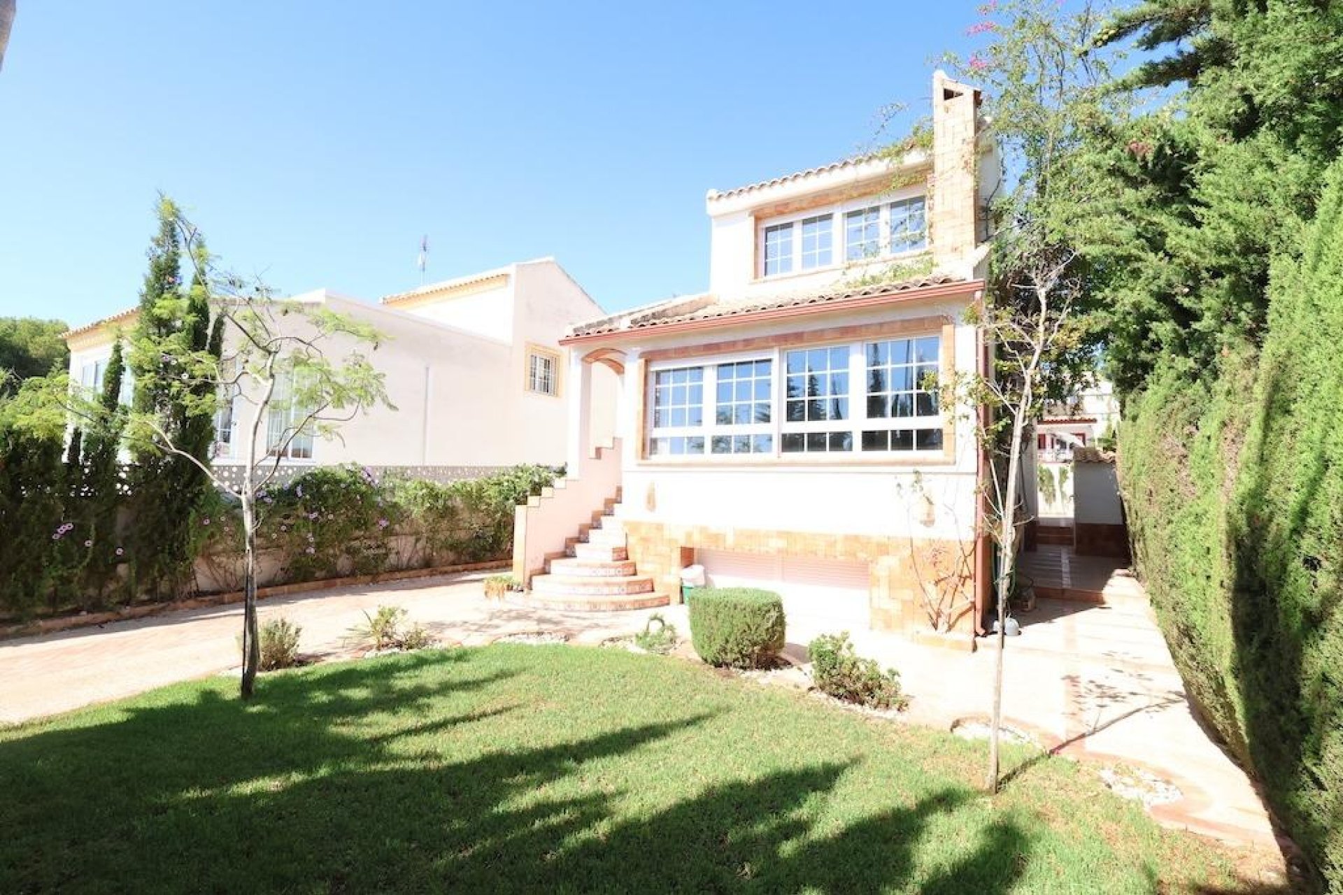 Resale - Villa -
Orihuela Costa - Villamartín