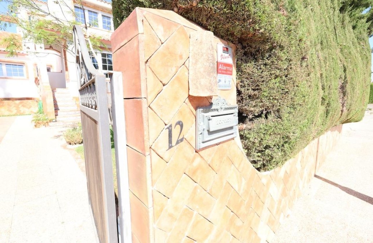 Resale - Villa -
Orihuela Costa - Villamartín