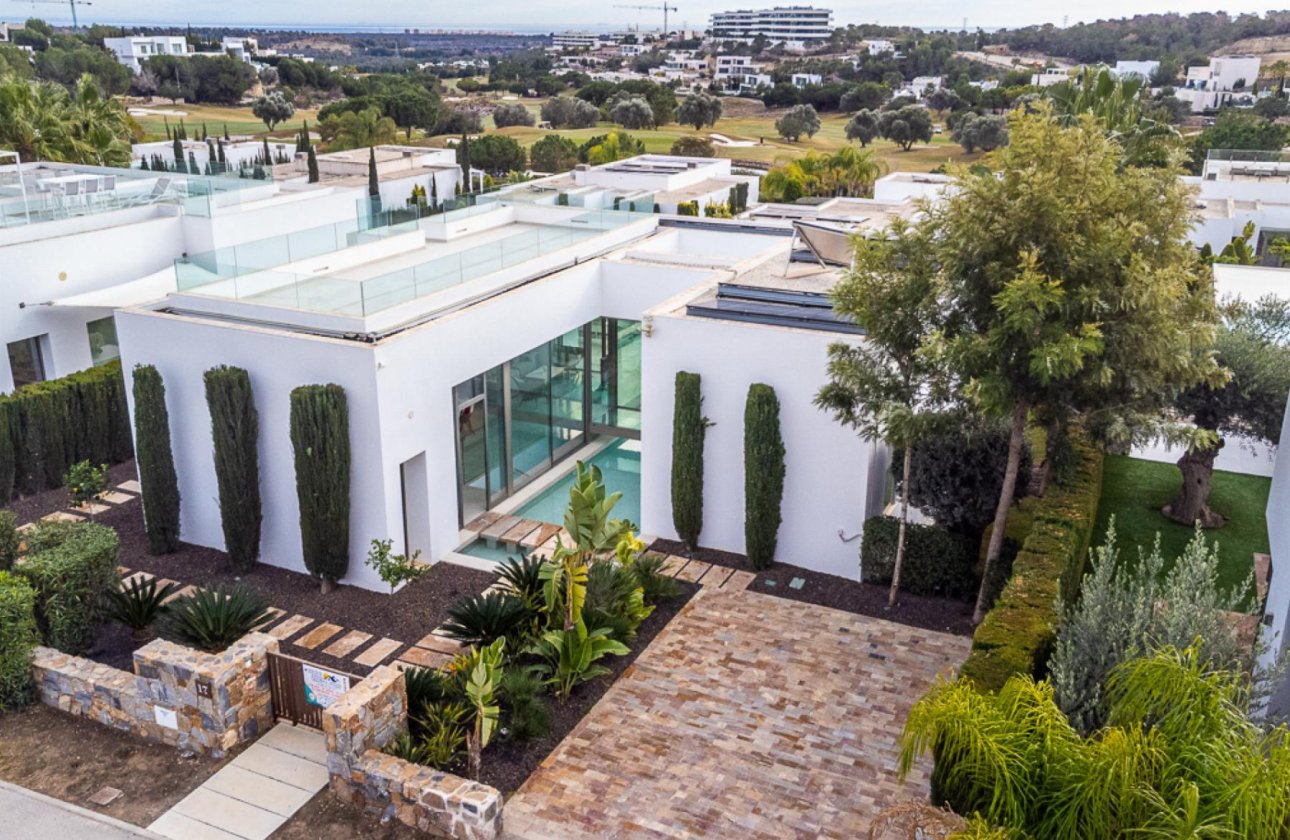 Resale - Villa -
Orihuela Costa