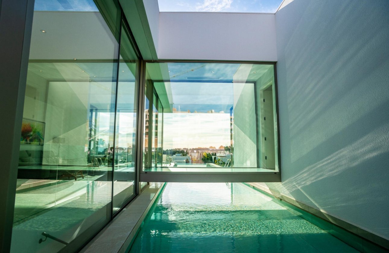 Resale - Villa -
Orihuela Costa