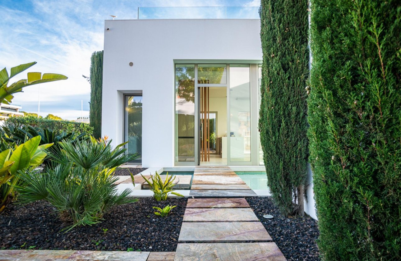 Resale - Villa -
Orihuela Costa