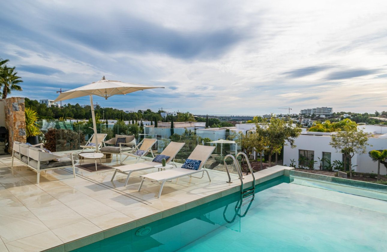 Resale - Villa -
Orihuela Costa