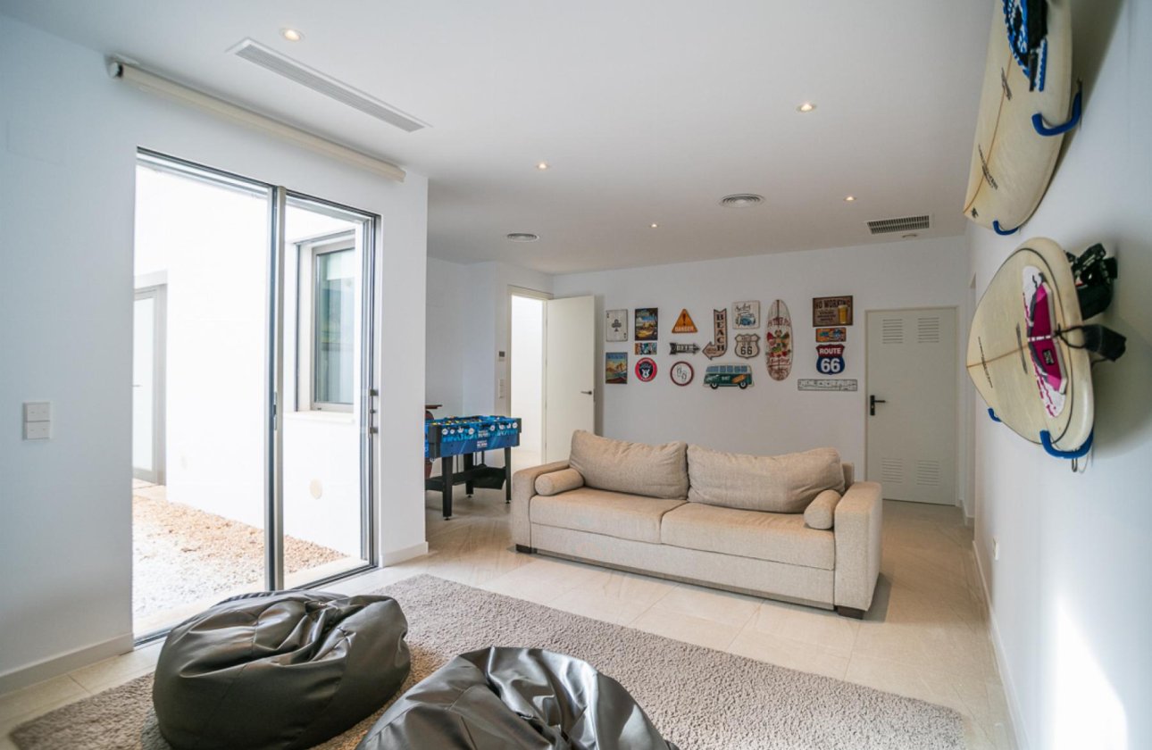 Resale - Villa -
Orihuela Costa