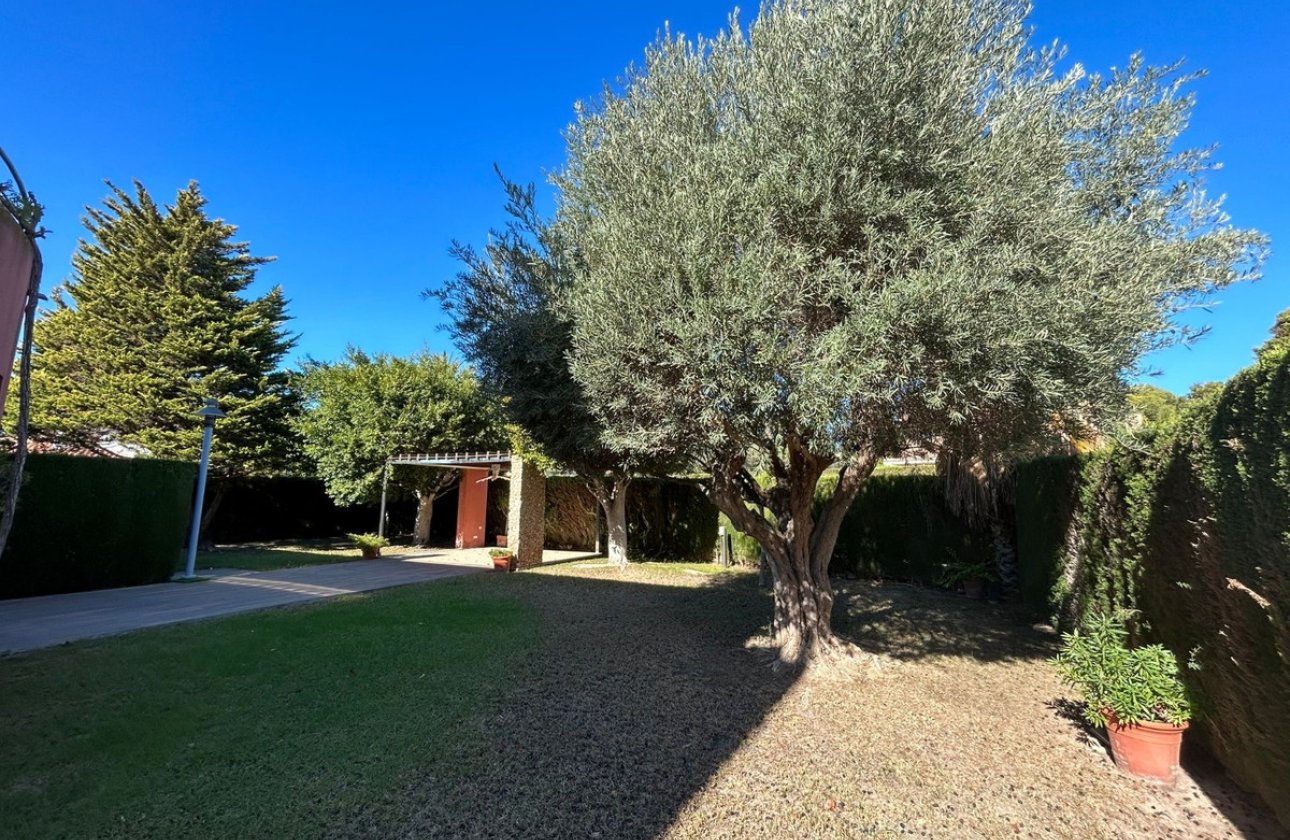 Resale - Villa -
Orihuela - Dehesa de Campoamor