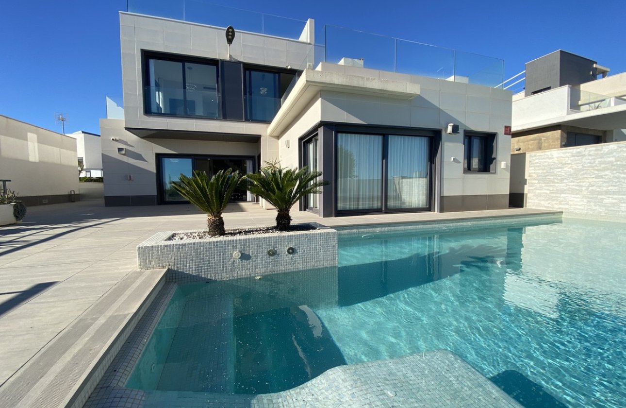 Resale - Villa -
Orihuela - Dehesa de Campoamor