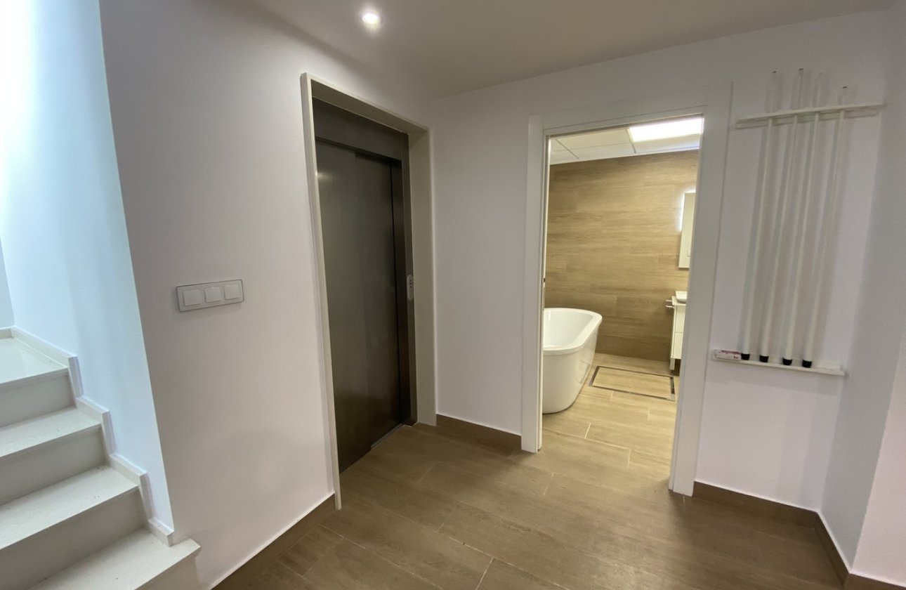 Resale - Villa -
Orihuela - Dehesa de Campoamor