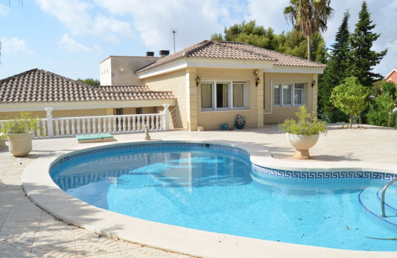 Resale - Villa -
Orihuela - Dehesa de Campoamor