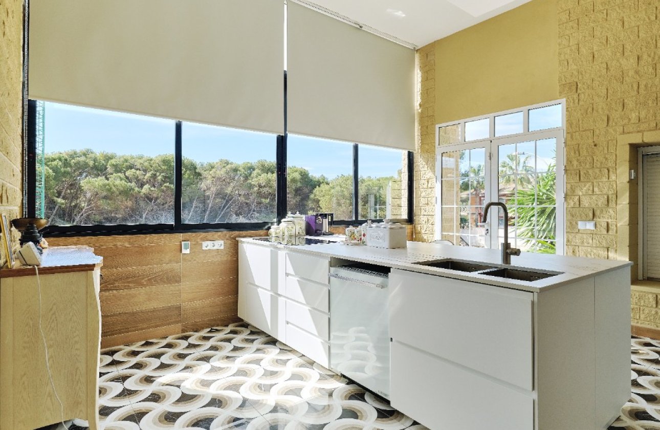 Resale - Villa -
Orihuela - Dehesa de Campoamor