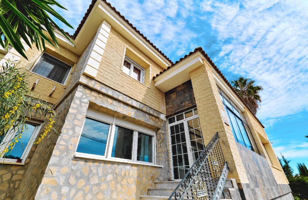 Resale - Villa -
Orihuela - Dehesa de Campoamor