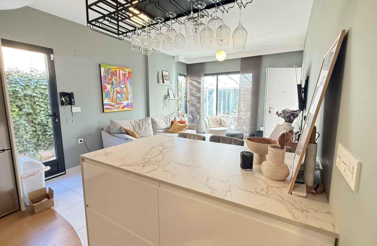 Resale - Villa -
Orihuela - La Zenia