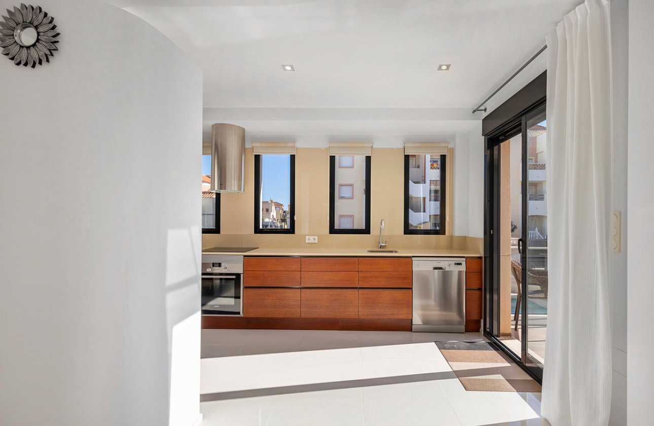 Resale - Villa -
Orihuela - La Zenia