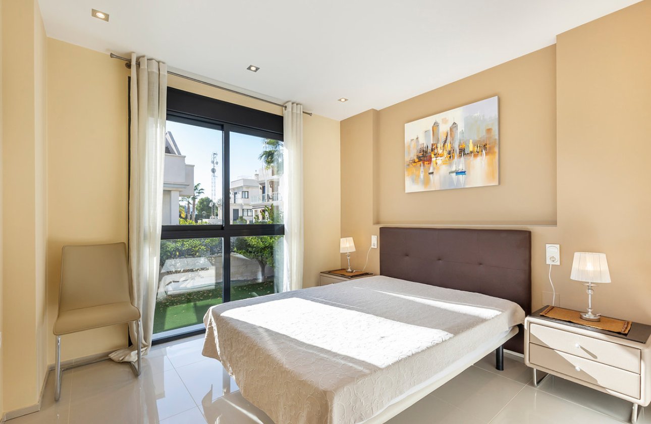 Resale - Villa -
Orihuela - La Zenia