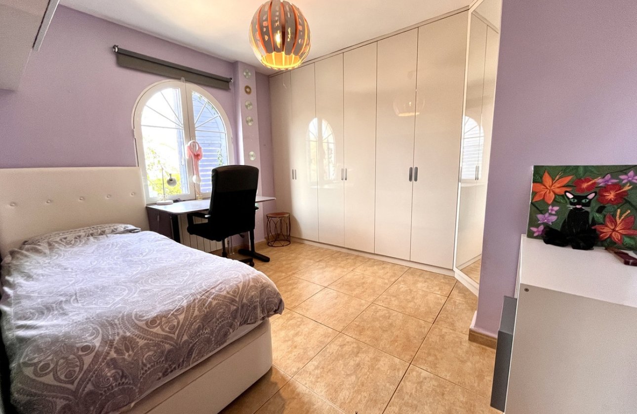 Resale - Villa -
Orihuela - La Zenia