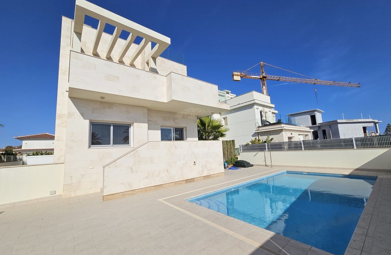 Resale - Villa -
Orihuela - La Zenia