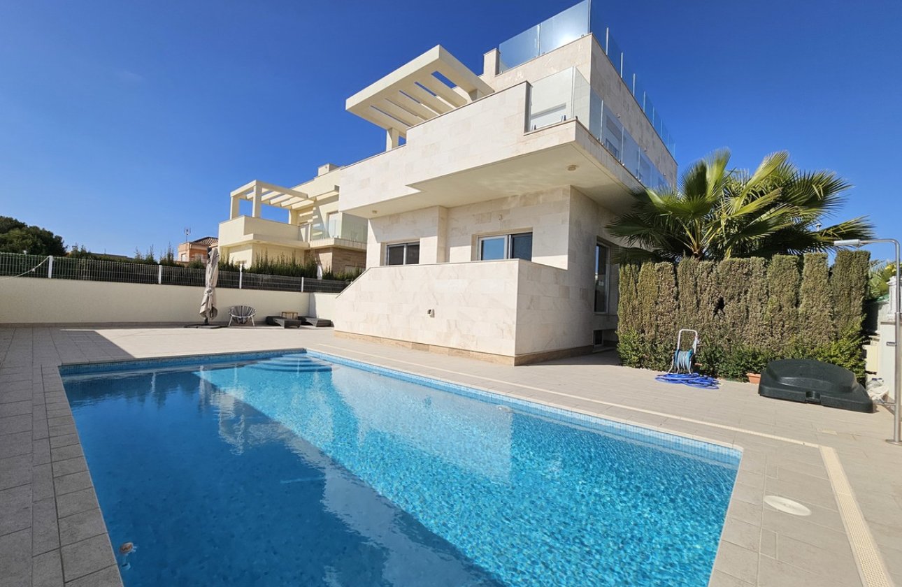 Resale - Villa -
Orihuela - La Zenia