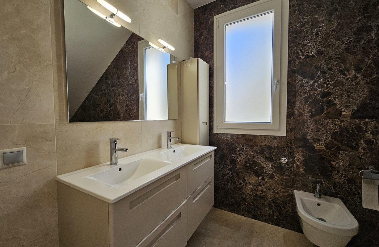 Resale - Villa -
Orihuela - La Zenia