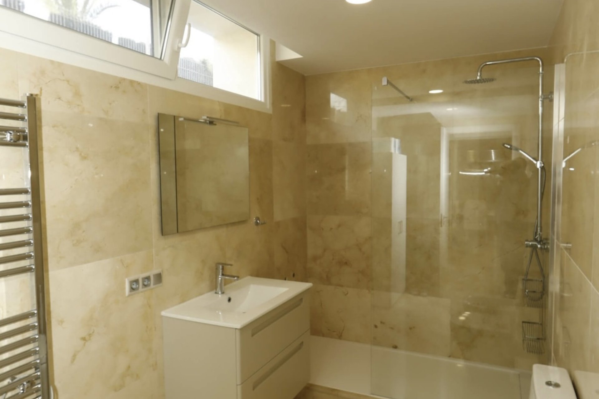 Resale - Villa -
Orihuela - La Zenia