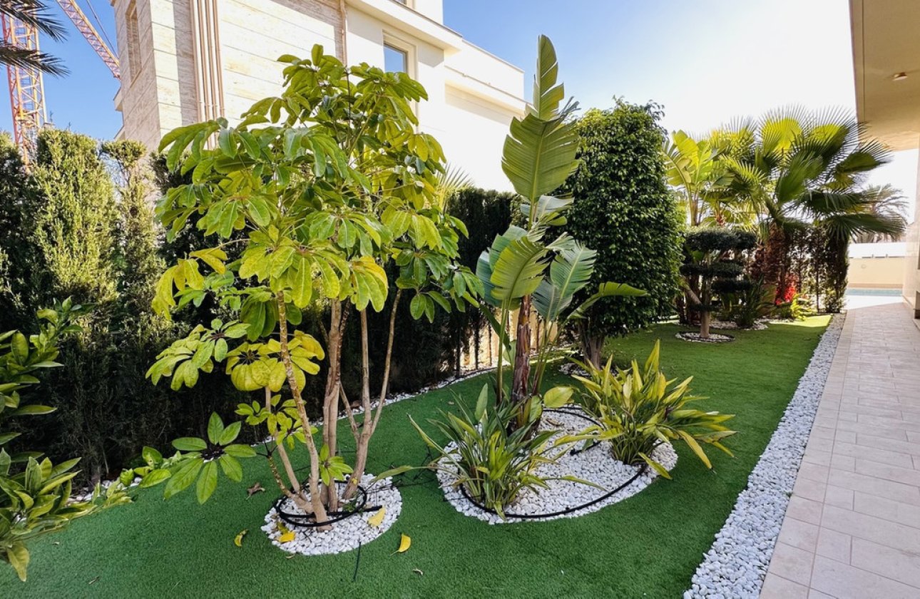 Resale - Villa -
Orihuela - La Zenia