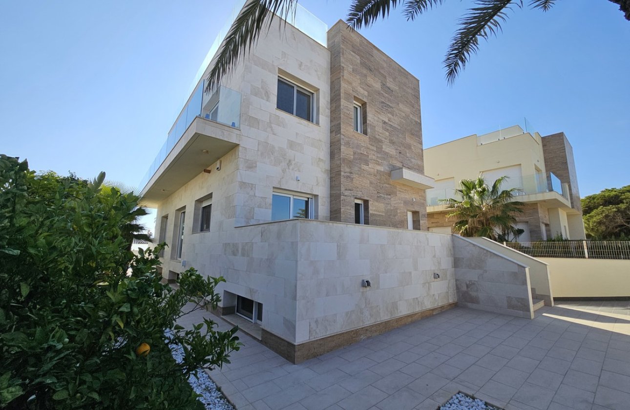 Resale - Villa -
Orihuela - La Zenia