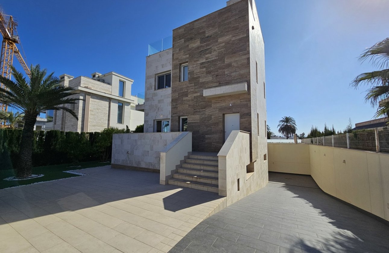 Resale - Villa -
Orihuela - La Zenia