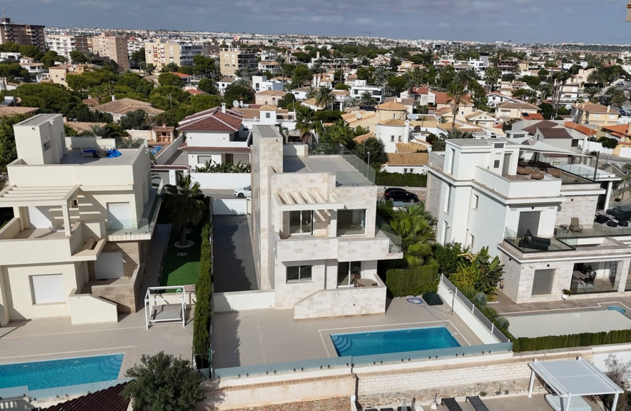 Resale - Villa -
Orihuela - La Zenia