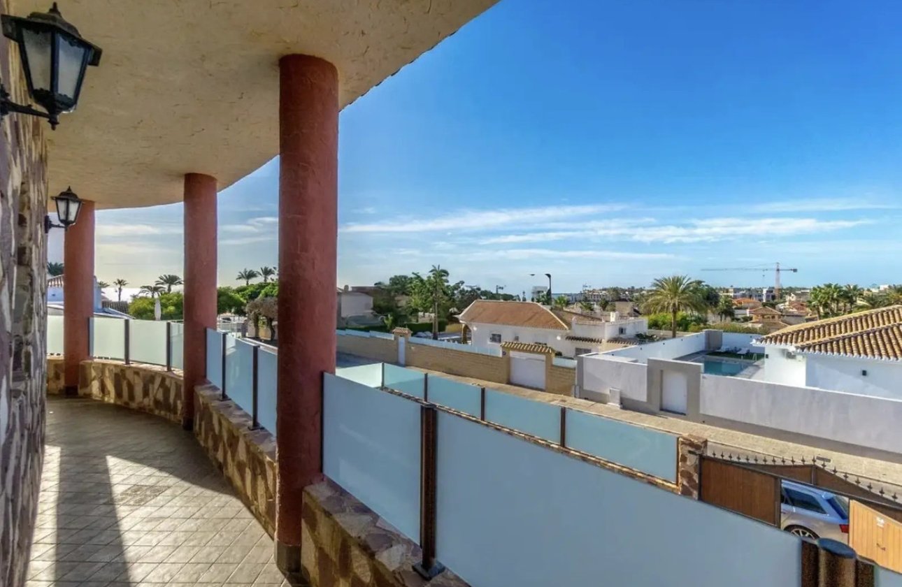 Resale - Villa -
Orihuela - La Zenia
