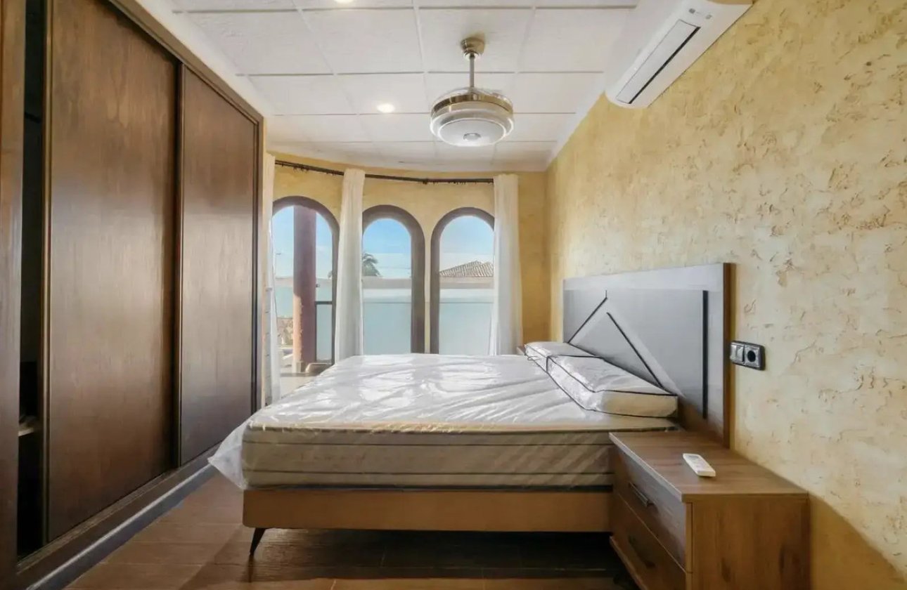 Resale - Villa -
Orihuela - La Zenia